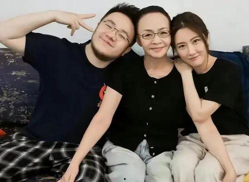 吃大瓜娱乐八卦图片,吃大瓜背后的惊人真相  第1张